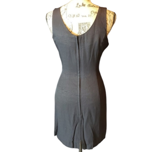 Dani Michaels Black Fitted Dress with white stripe - Picture 3 of 4